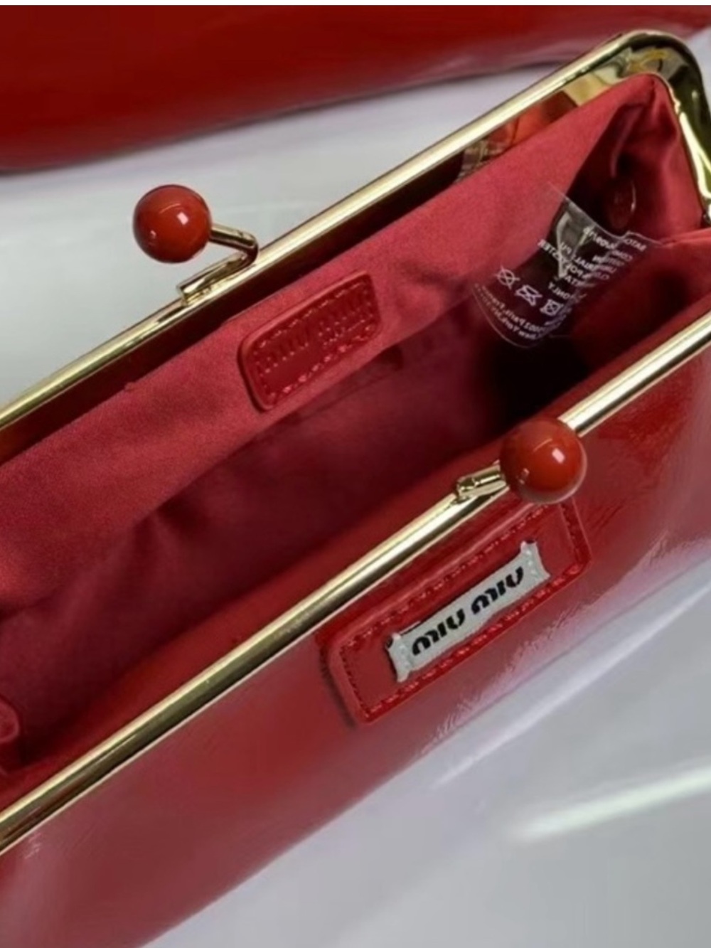 Miu Miu Red Patent Leather Kiss-Lock Clutch GWP - Picture 3 of 5